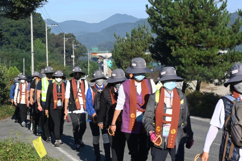 밀양 지역 순례구간과 환영하는 밀양지역의 대중 및 지역주민들 (2)